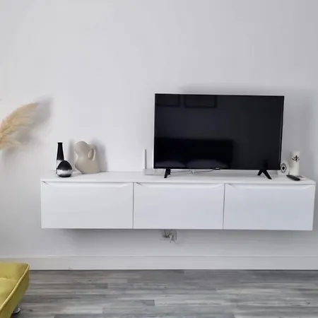 A Lovely Coastal Studio In Onix Blue, Mamaia-nord Năvodari