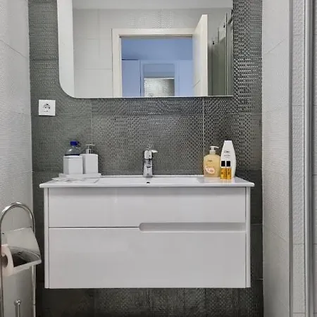 A Lovely Coastal Studio In Onix Blue, Mamaia-nord